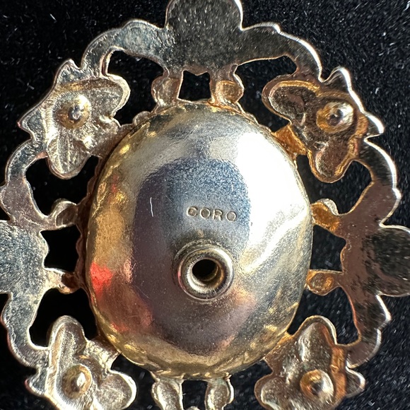 Vintage CORO Pendant Costume Jewelry with 14” chain - Picture 6 of 10